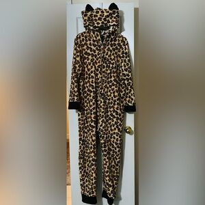 Cheetah onesie XL *SO COMFY*